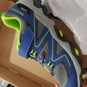 Merrell boys shoe